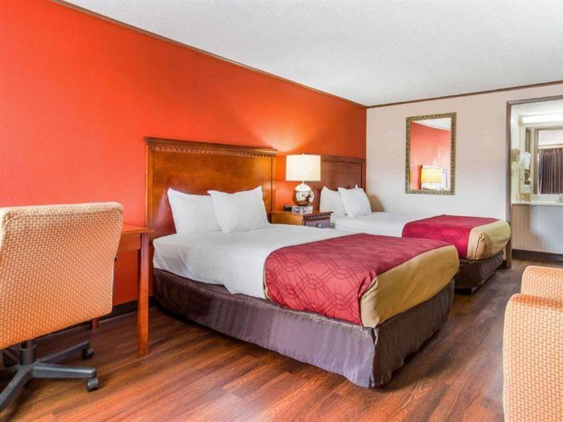 Econo Lodge Norwalk Zewnętrze zdjęcie