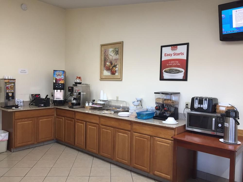 Econo Lodge Norwalk Zewnętrze zdjęcie