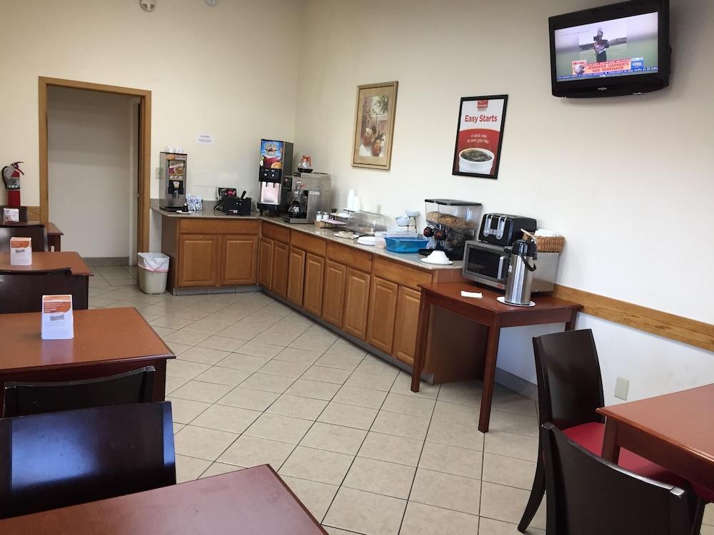 Econo Lodge Norwalk Zewnętrze zdjęcie