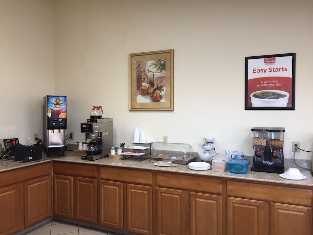 Econo Lodge Norwalk Zewnętrze zdjęcie