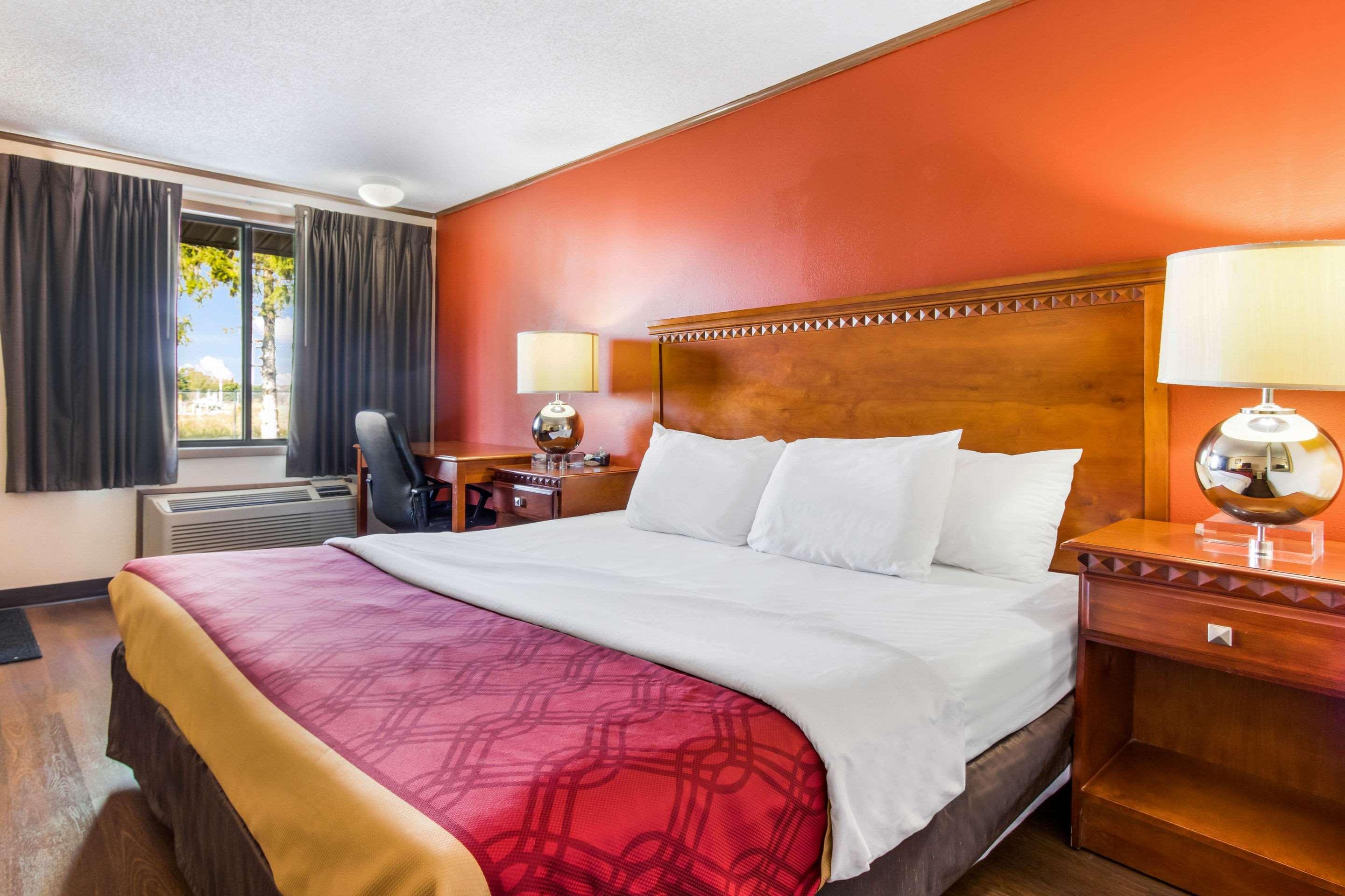 Econo Lodge Norwalk Zewnętrze zdjęcie