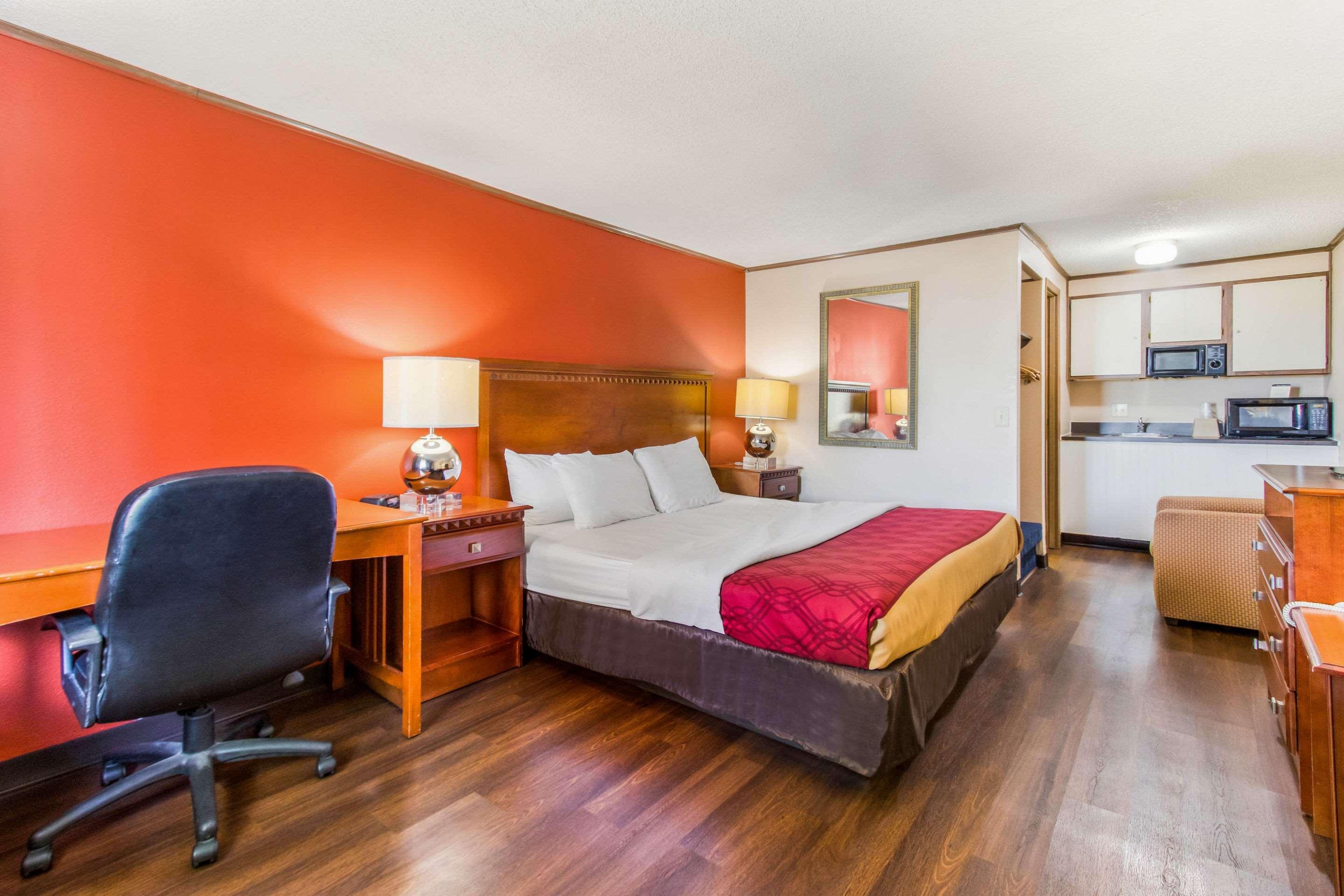 Econo Lodge Norwalk Zewnętrze zdjęcie