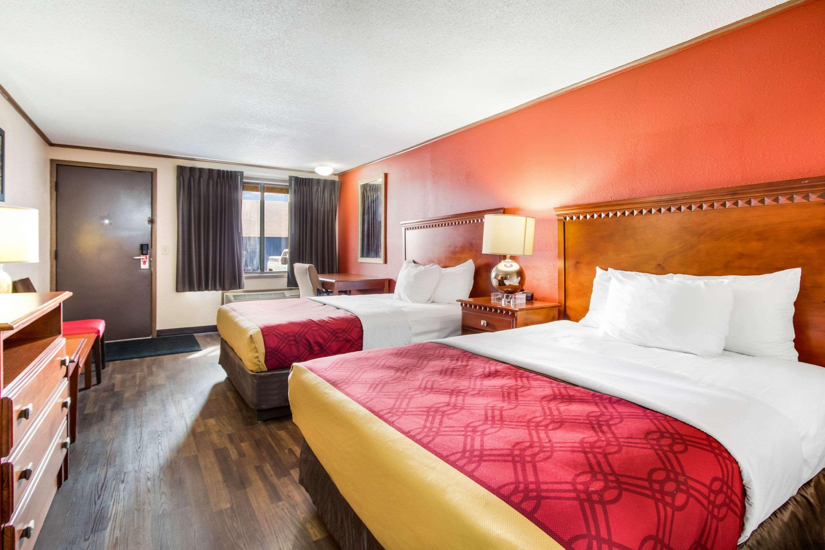 Econo Lodge Norwalk Zewnętrze zdjęcie