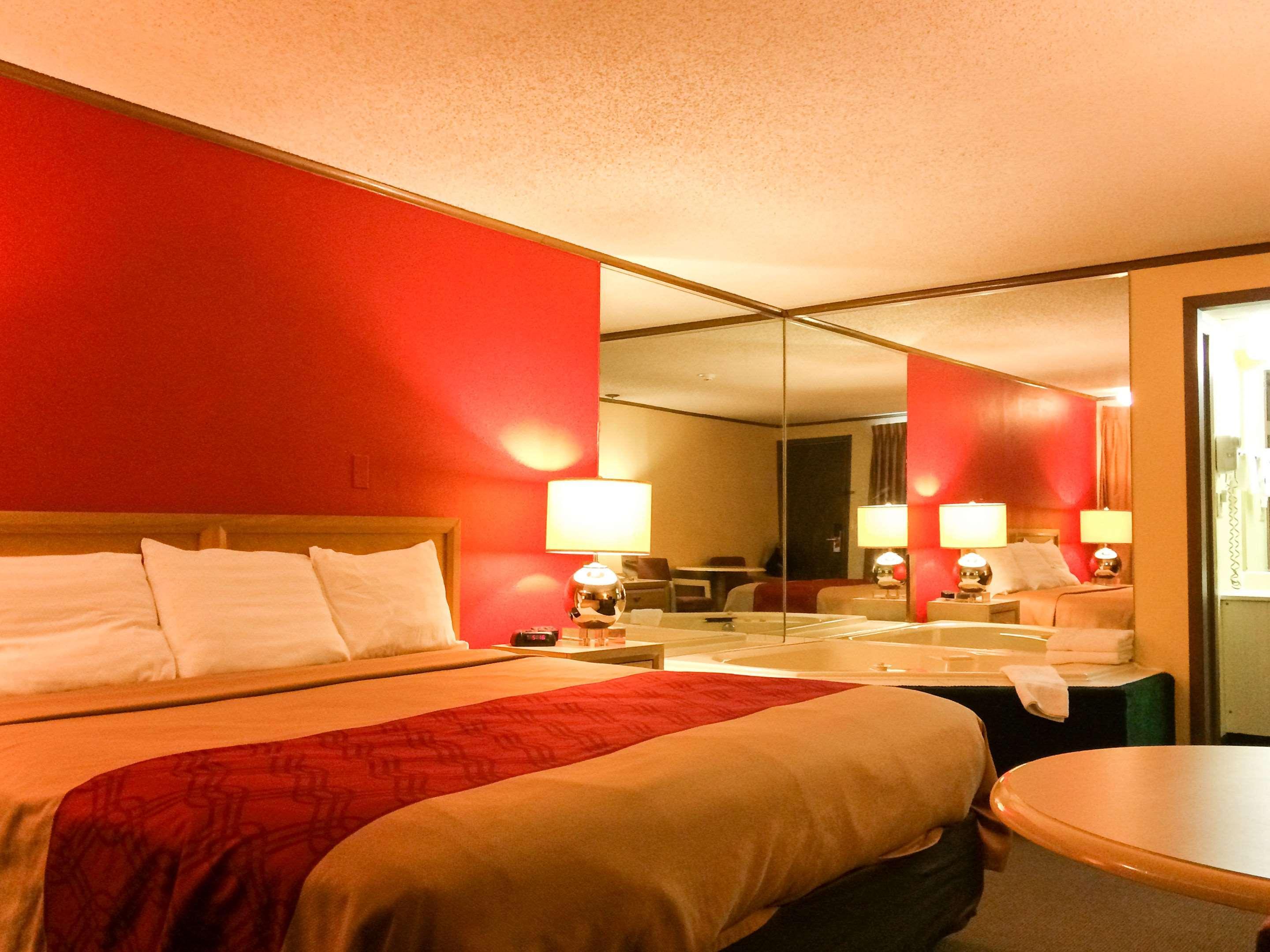 Econo Lodge Norwalk Zewnętrze zdjęcie