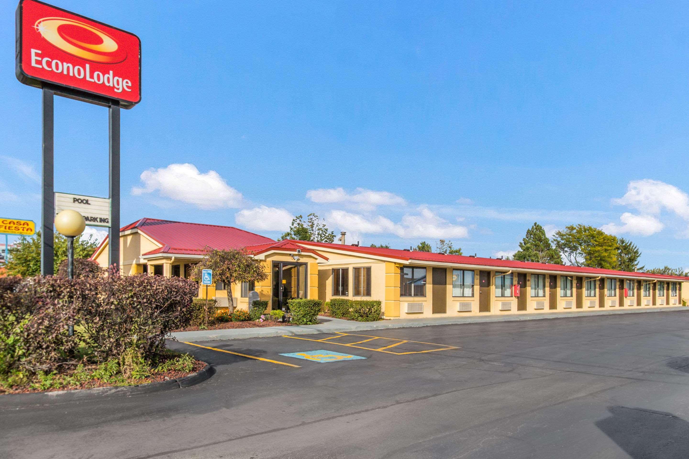 Econo Lodge Norwalk Zewnętrze zdjęcie
