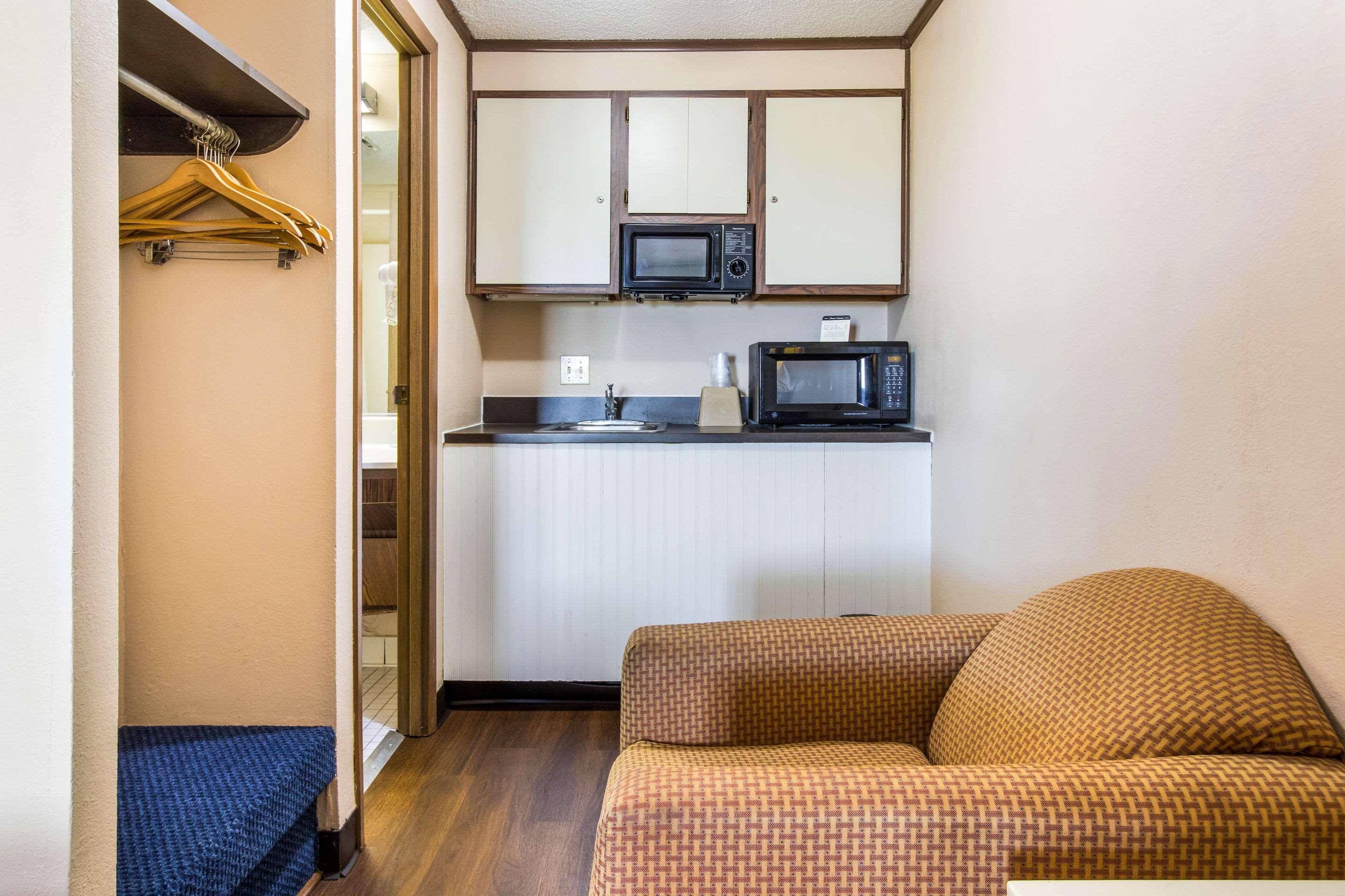 Econo Lodge Norwalk Zewnętrze zdjęcie