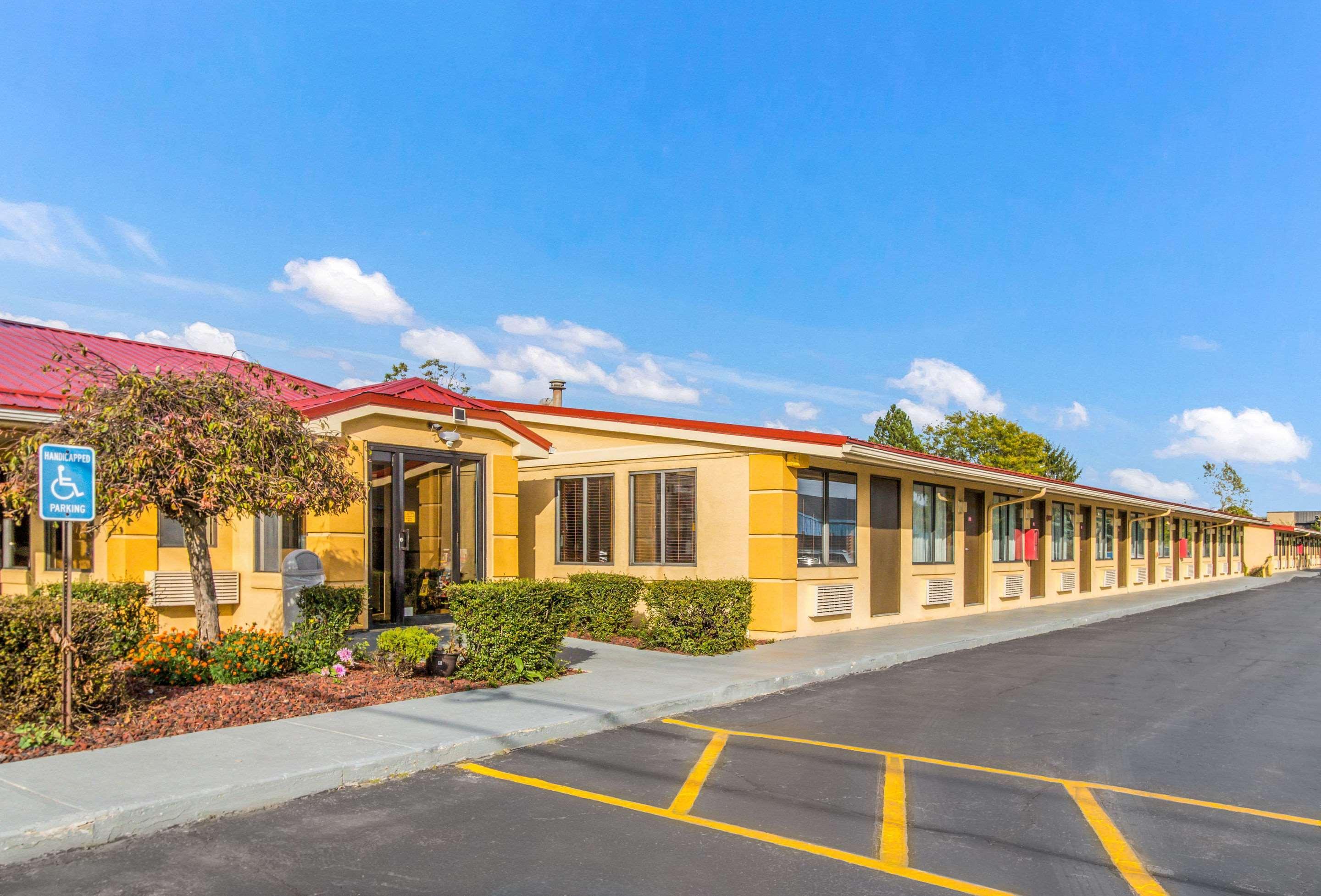 Econo Lodge Norwalk Zewnętrze zdjęcie