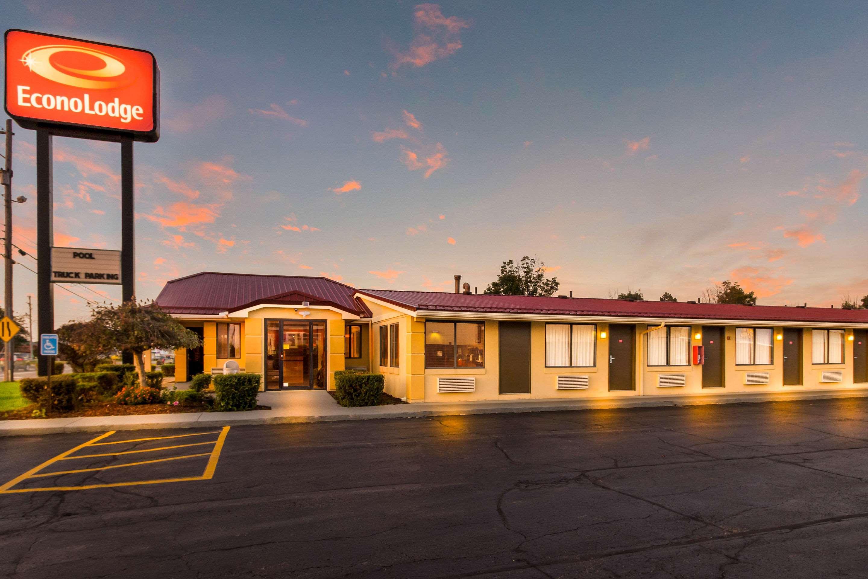 Econo Lodge Norwalk Zewnętrze zdjęcie