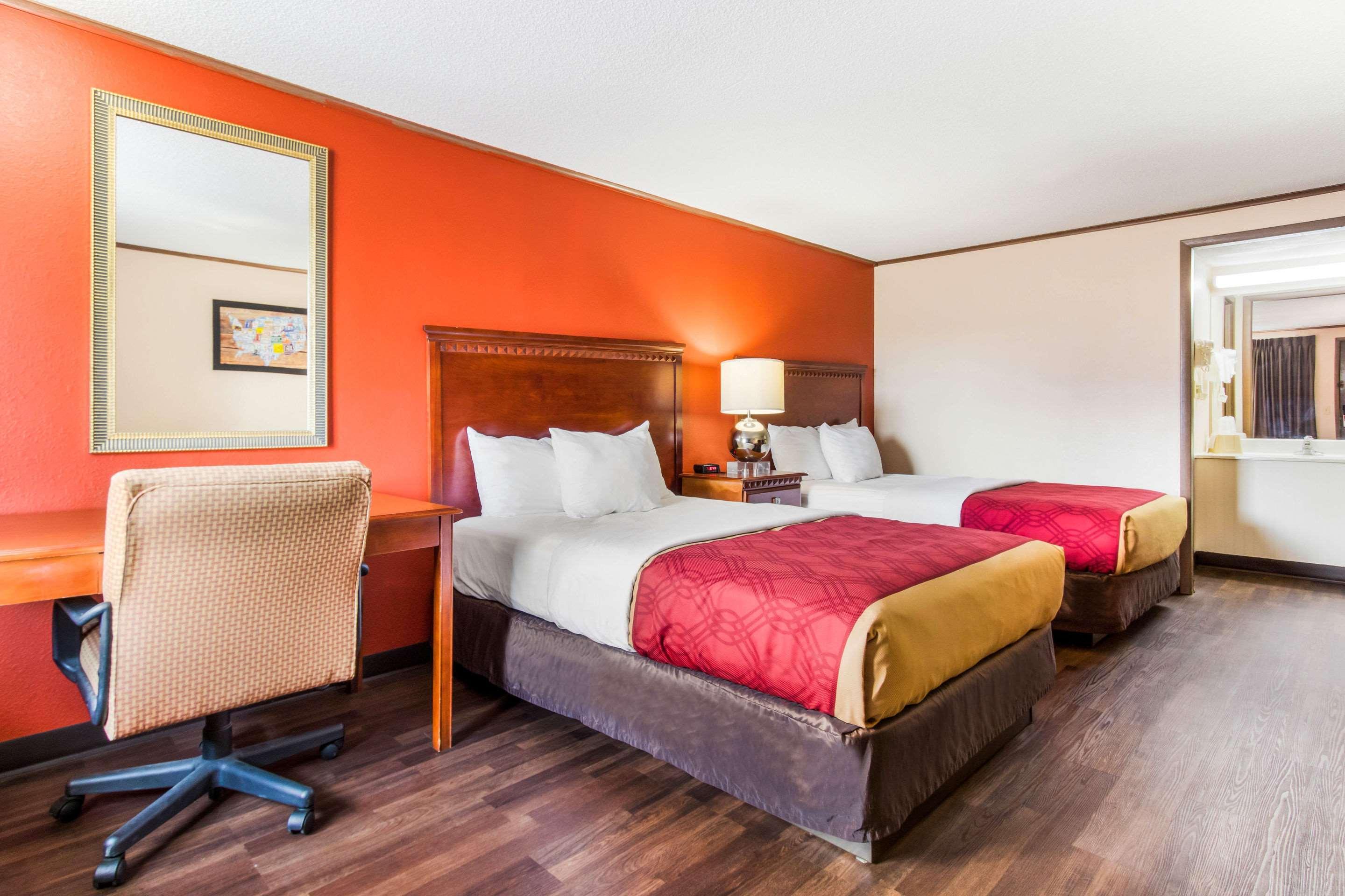Econo Lodge Norwalk Zewnętrze zdjęcie