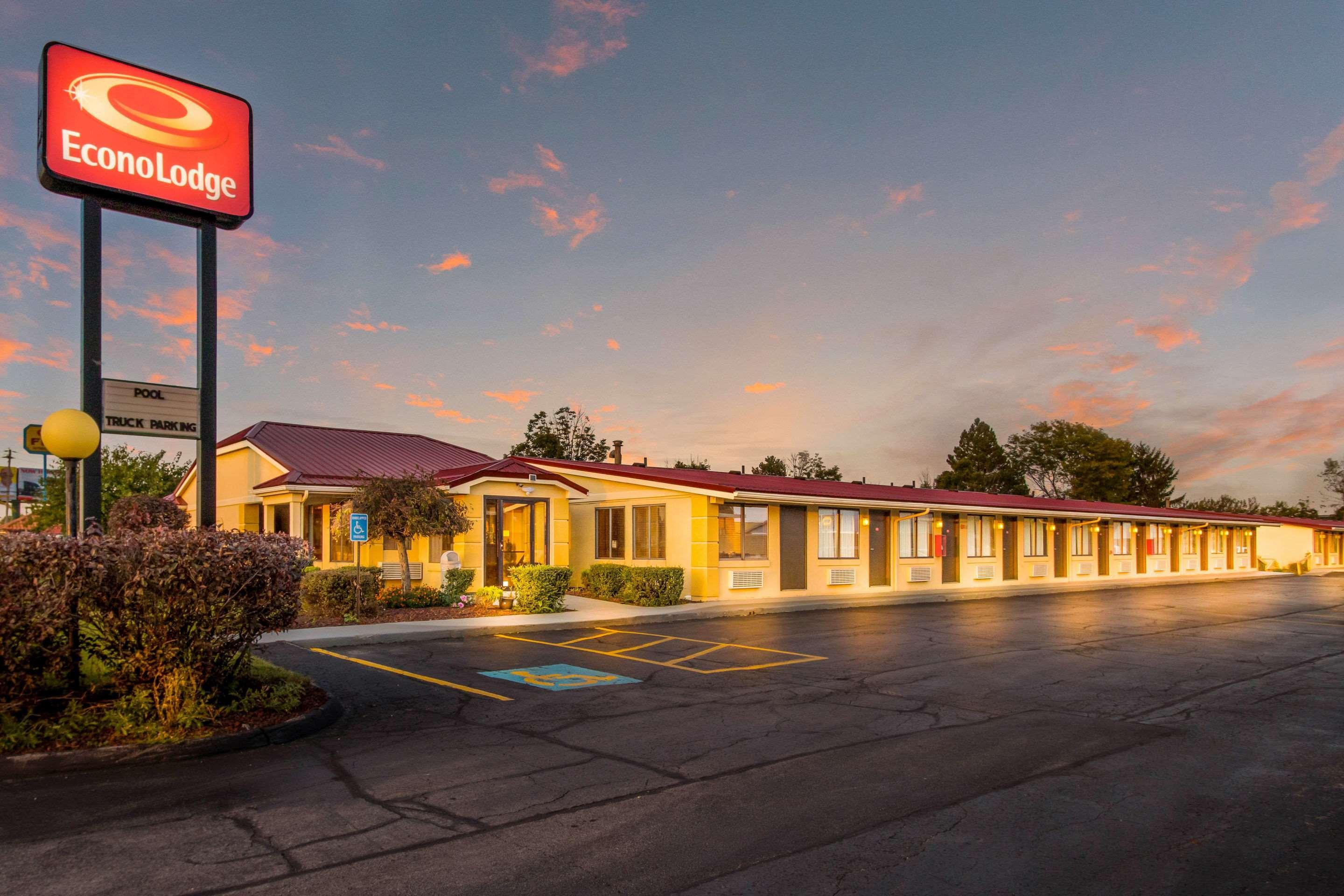 Econo Lodge Norwalk Zewnętrze zdjęcie