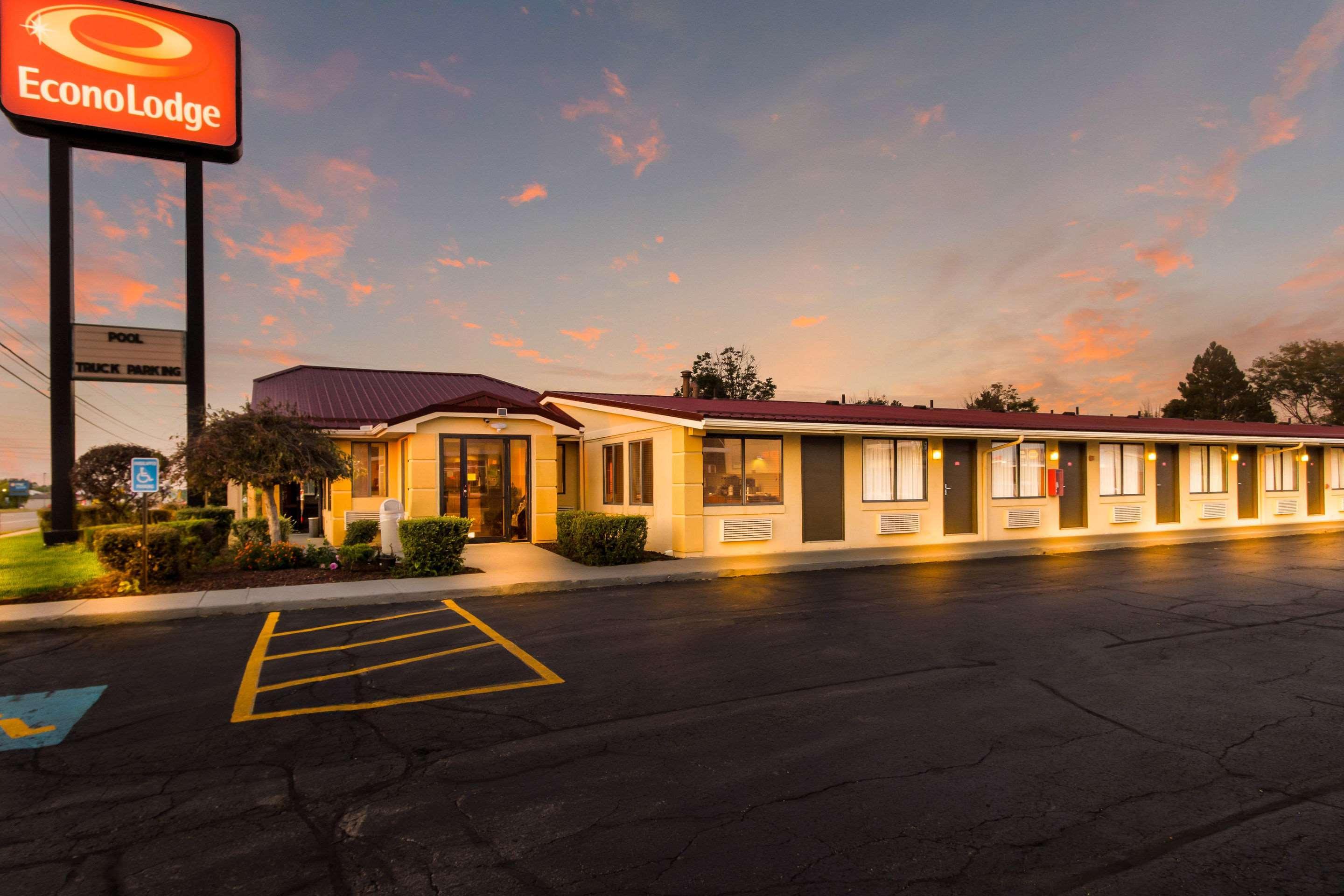 Econo Lodge Norwalk Zewnętrze zdjęcie