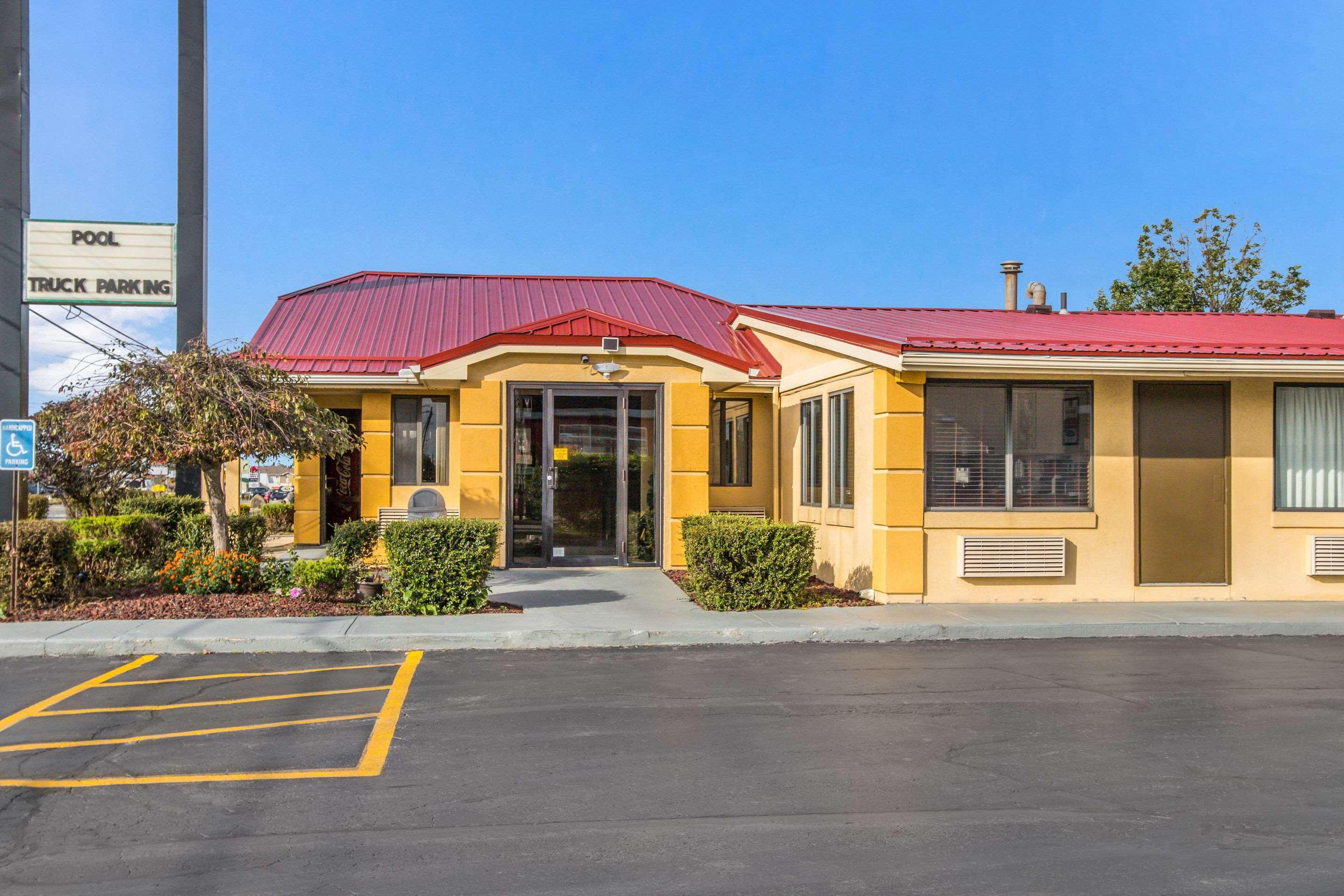 Econo Lodge Norwalk Zewnętrze zdjęcie