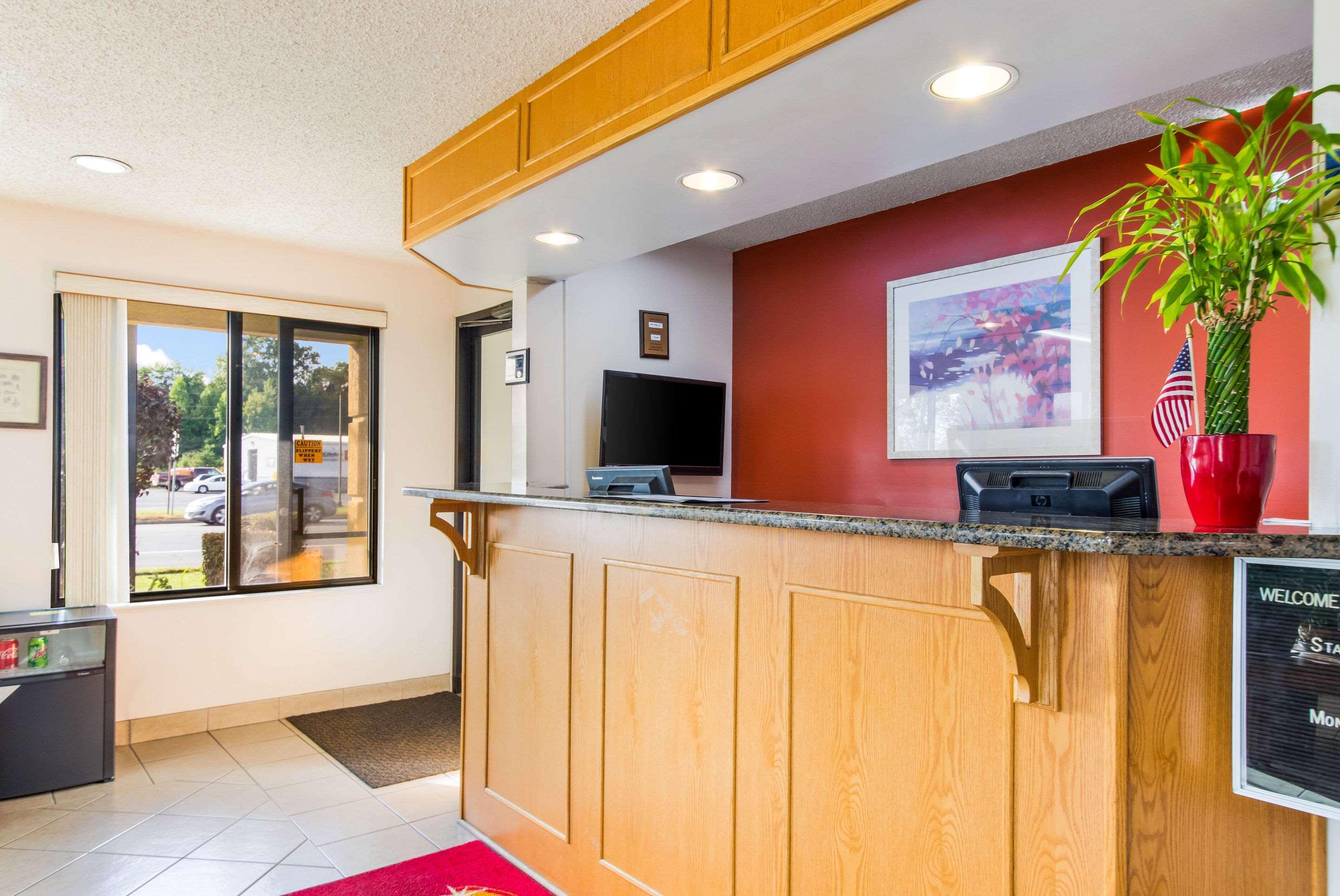 Econo Lodge Norwalk Zewnętrze zdjęcie