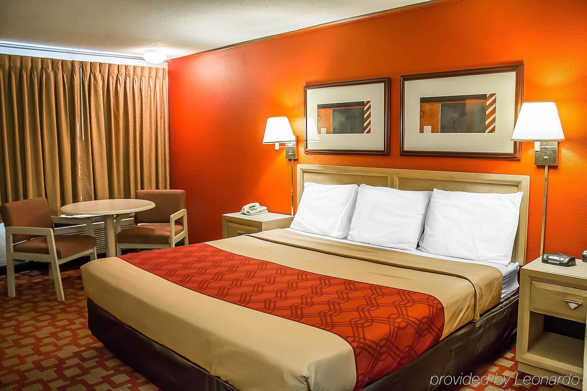 Econo Lodge Norwalk Zewnętrze zdjęcie