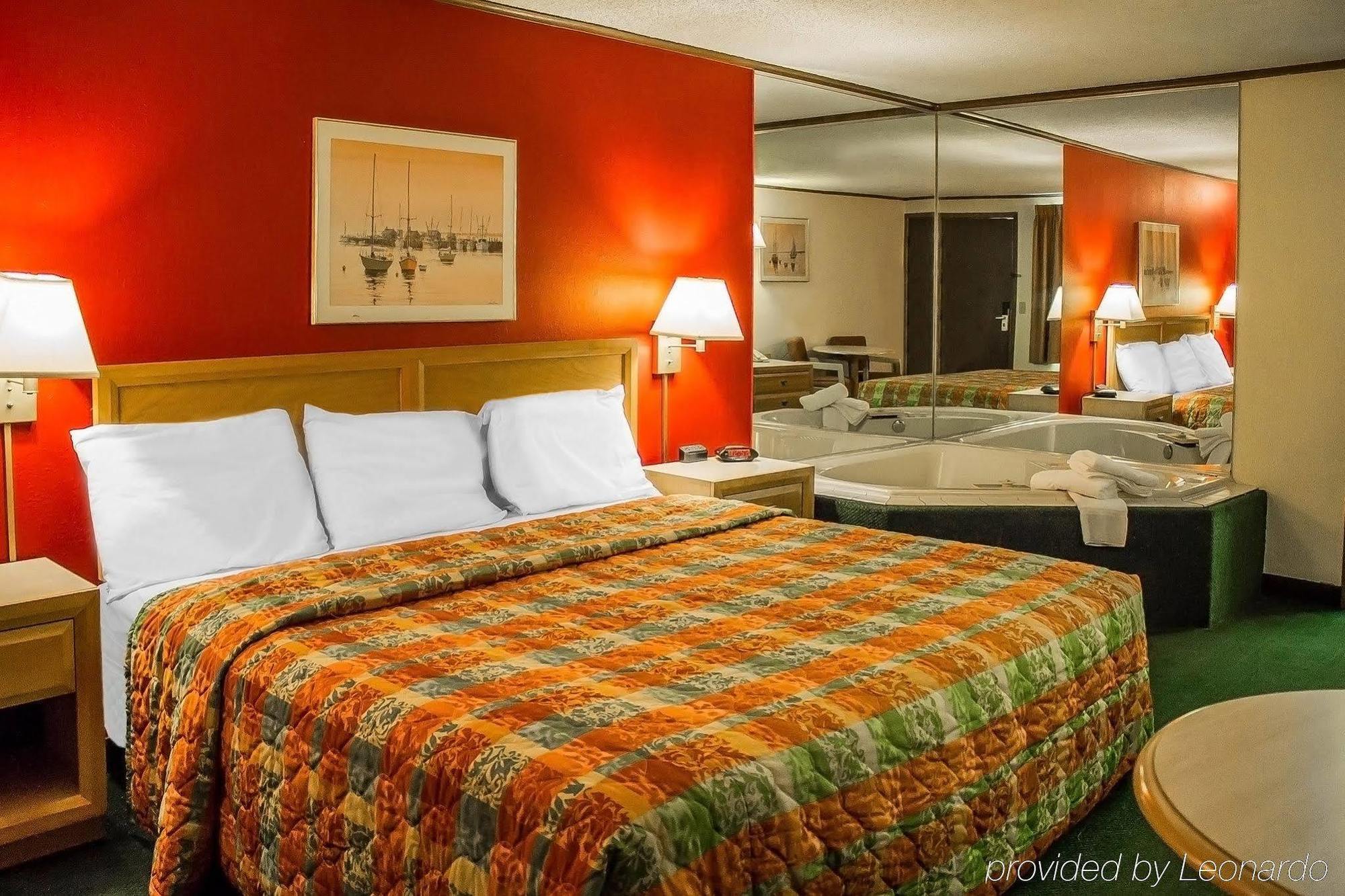 Econo Lodge Norwalk Zewnętrze zdjęcie