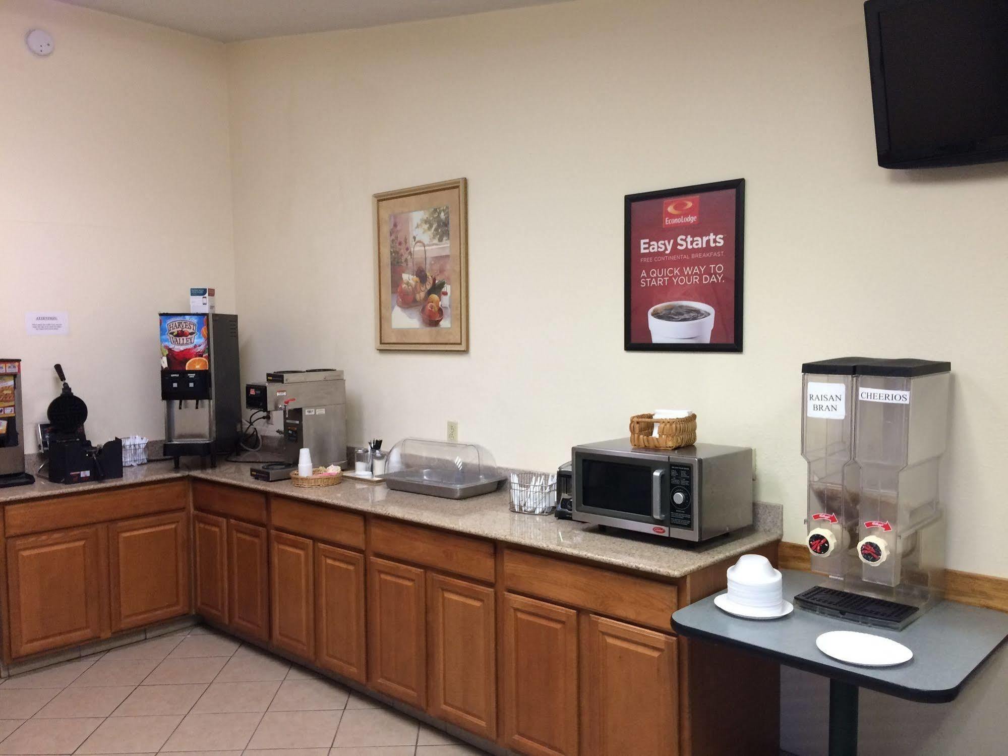 Econo Lodge Norwalk Zewnętrze zdjęcie