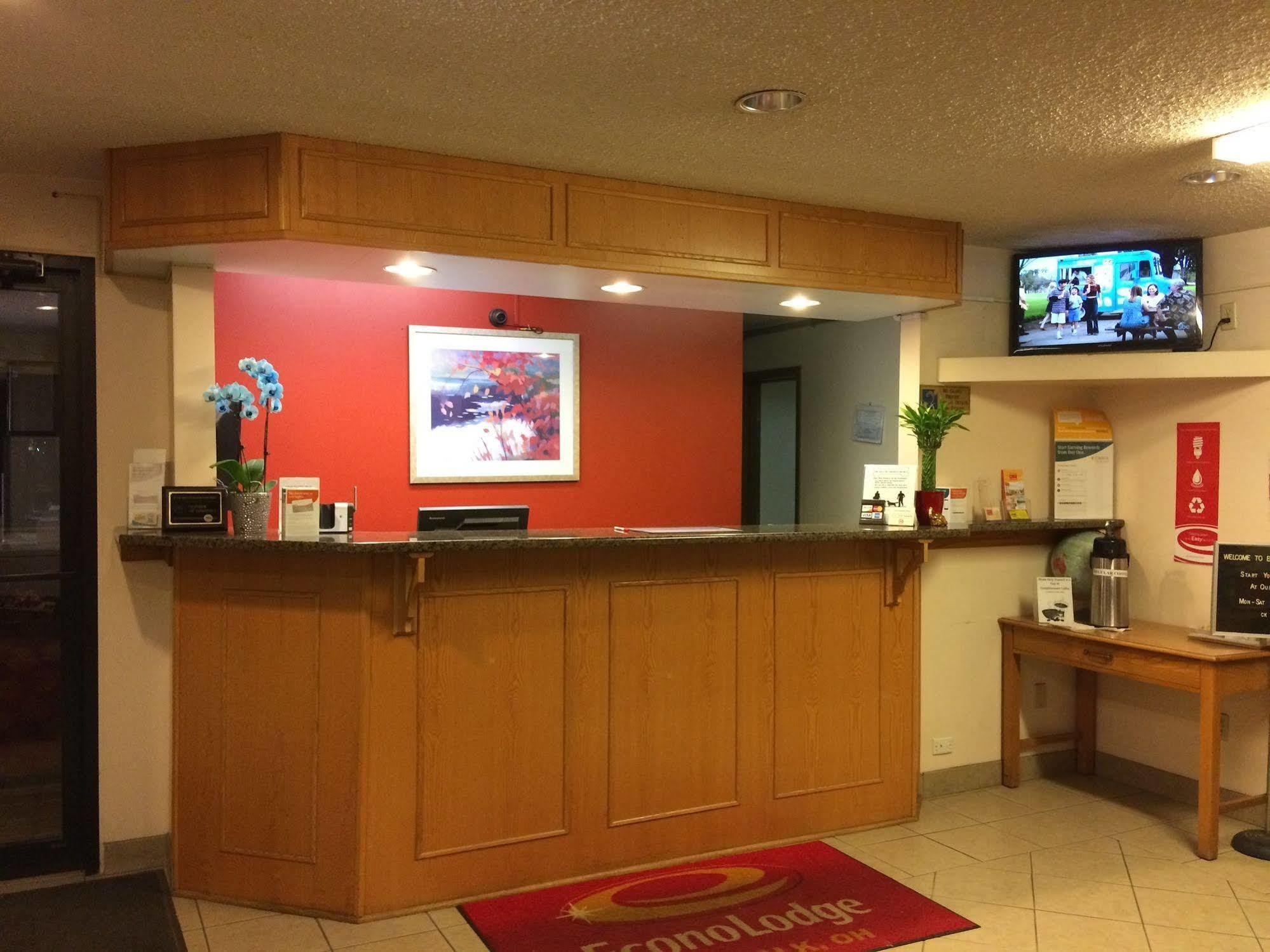 Econo Lodge Norwalk Zewnętrze zdjęcie