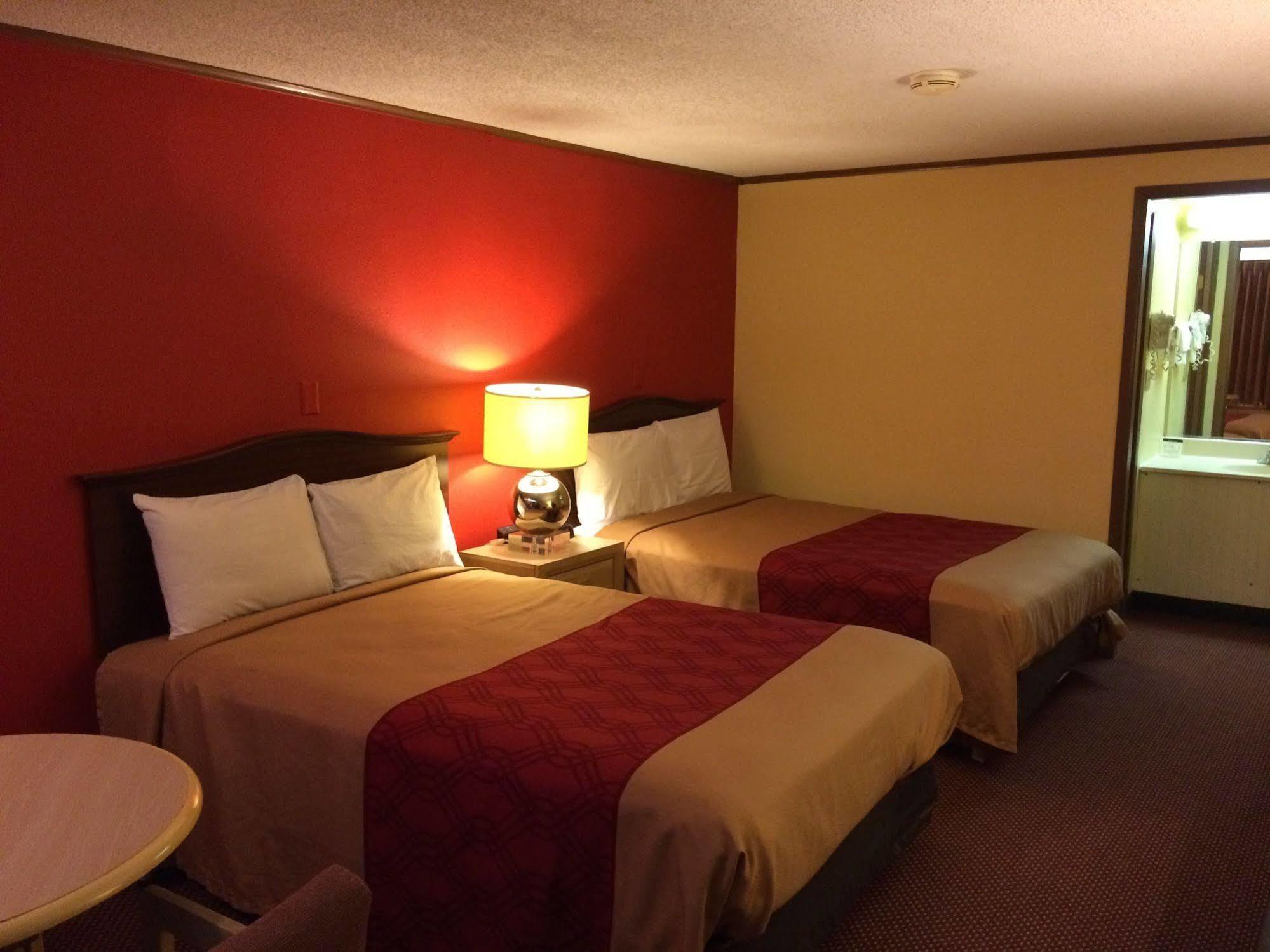Econo Lodge Norwalk Zewnętrze zdjęcie