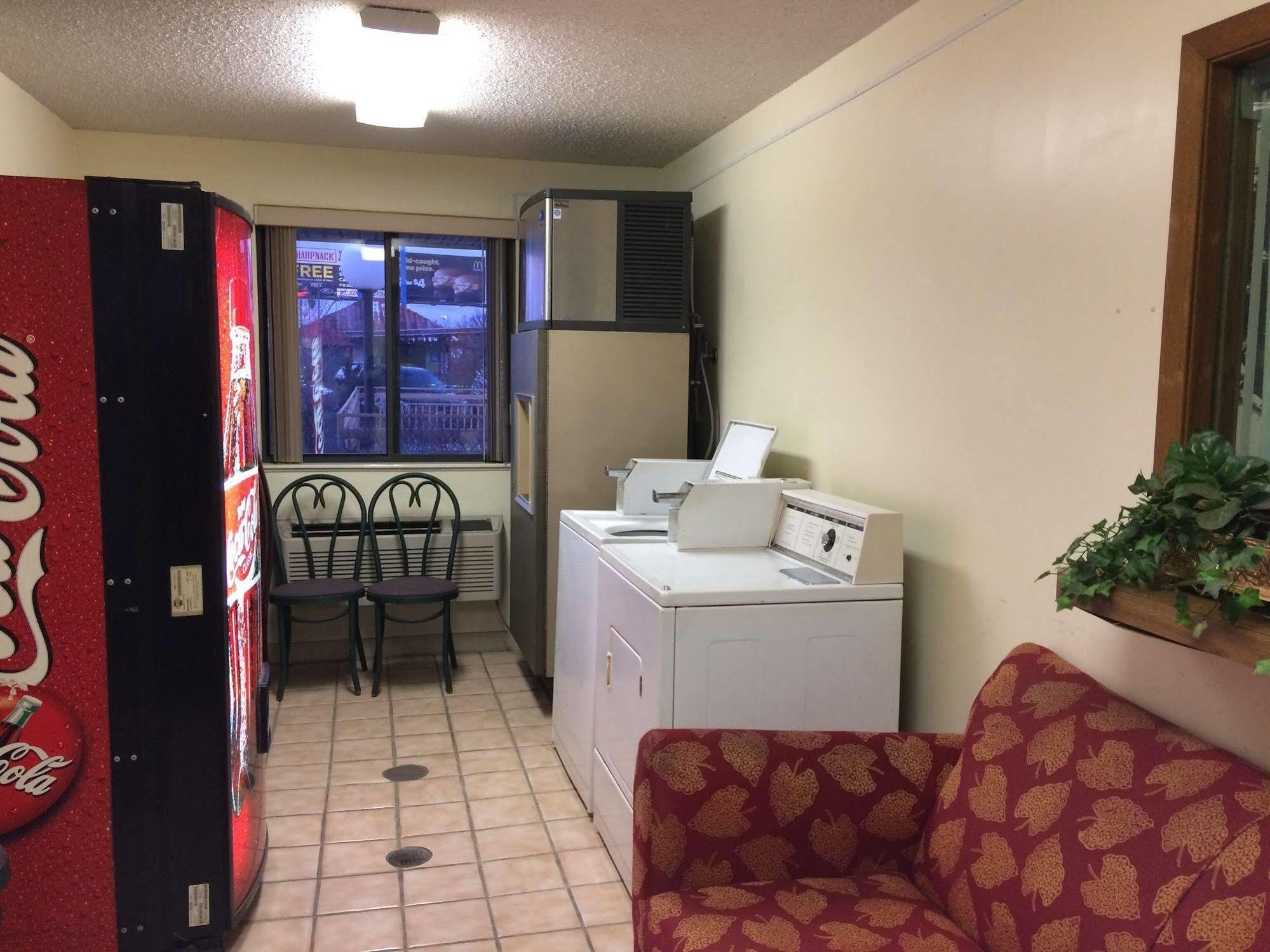 Econo Lodge Norwalk Zewnętrze zdjęcie