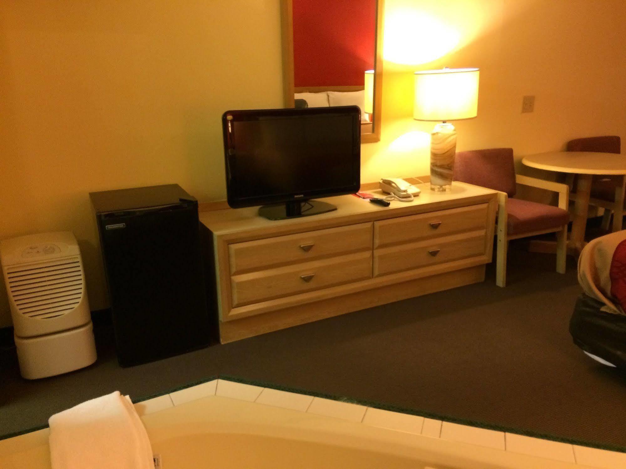Econo Lodge Norwalk Zewnętrze zdjęcie